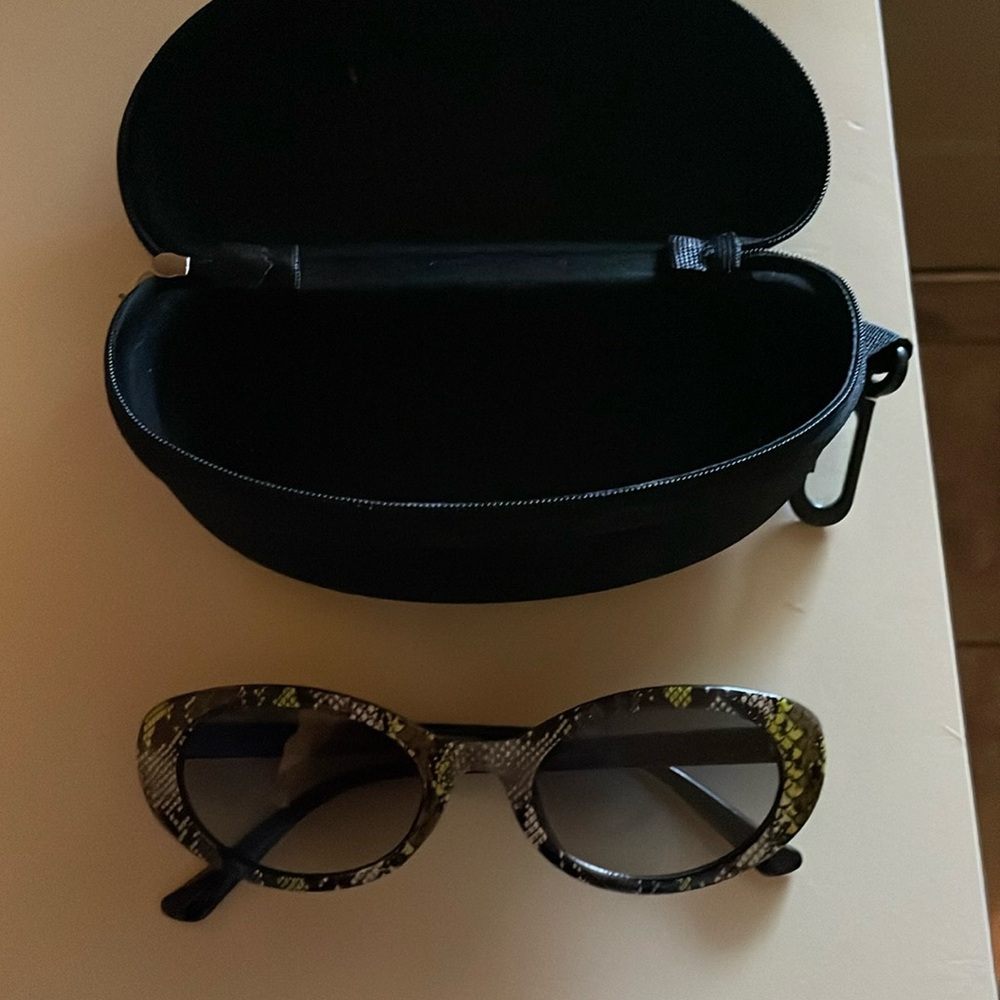Steve Madden snake skin sunglasses